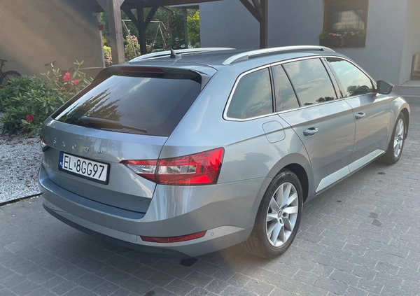 Skoda Superb cena 84000 przebieg: 123400, rok produkcji 2019 z Łódź małe 232